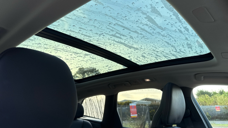 Volvo XC60 2.0 T8 [455] RC PHEV Ultimate Dark 5dr AWD Gtron Estate